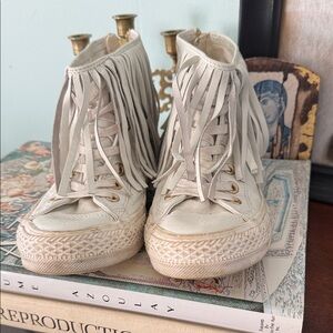 Converse All Star Egret White Leather Fringe
High Top Chuck Taylor Sneakers